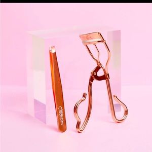 Tool kit for eyelashes and eyebrows